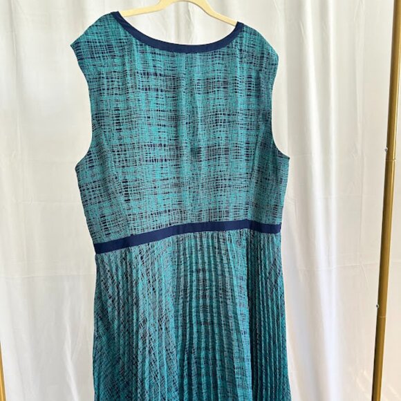 Halogen/Nordstrom Women's Plus 24W Blue/Green Patterned Dress with Pleated Skirt - Picture 4 of 10